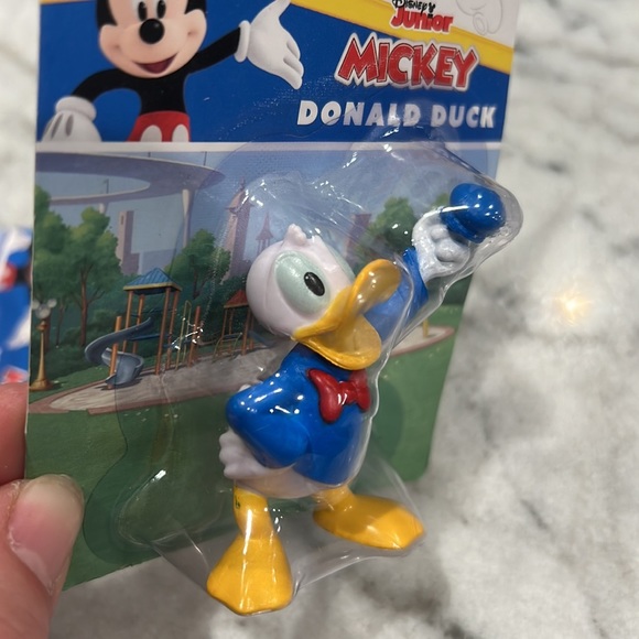 Mickey Mouse & Friends Mini Figurines Complete Set of 5 Collectors Plus 1 NEW - Picture 3 of 10